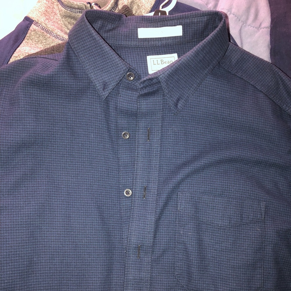 Men’s L.L. Bean large navy long sleeve btn down - Picture 3 of 5